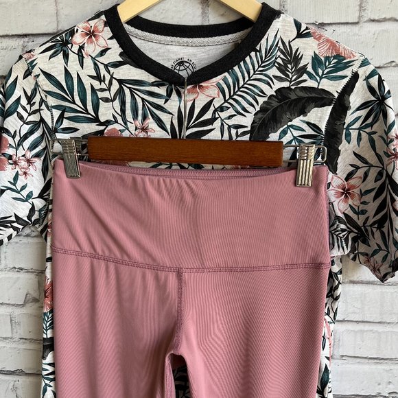 BUNDLE | Free Planet Organic Tee (XS) & Yogalicious Capris (S) - Picture 3 of 4